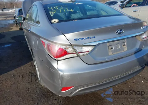 2013 Hyundai Sonata Hybrid z USA, uszkodzony, nr VIN KMHEC4A42DA065398